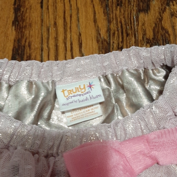 Girls size 2T skirt - Picture 2 of 2